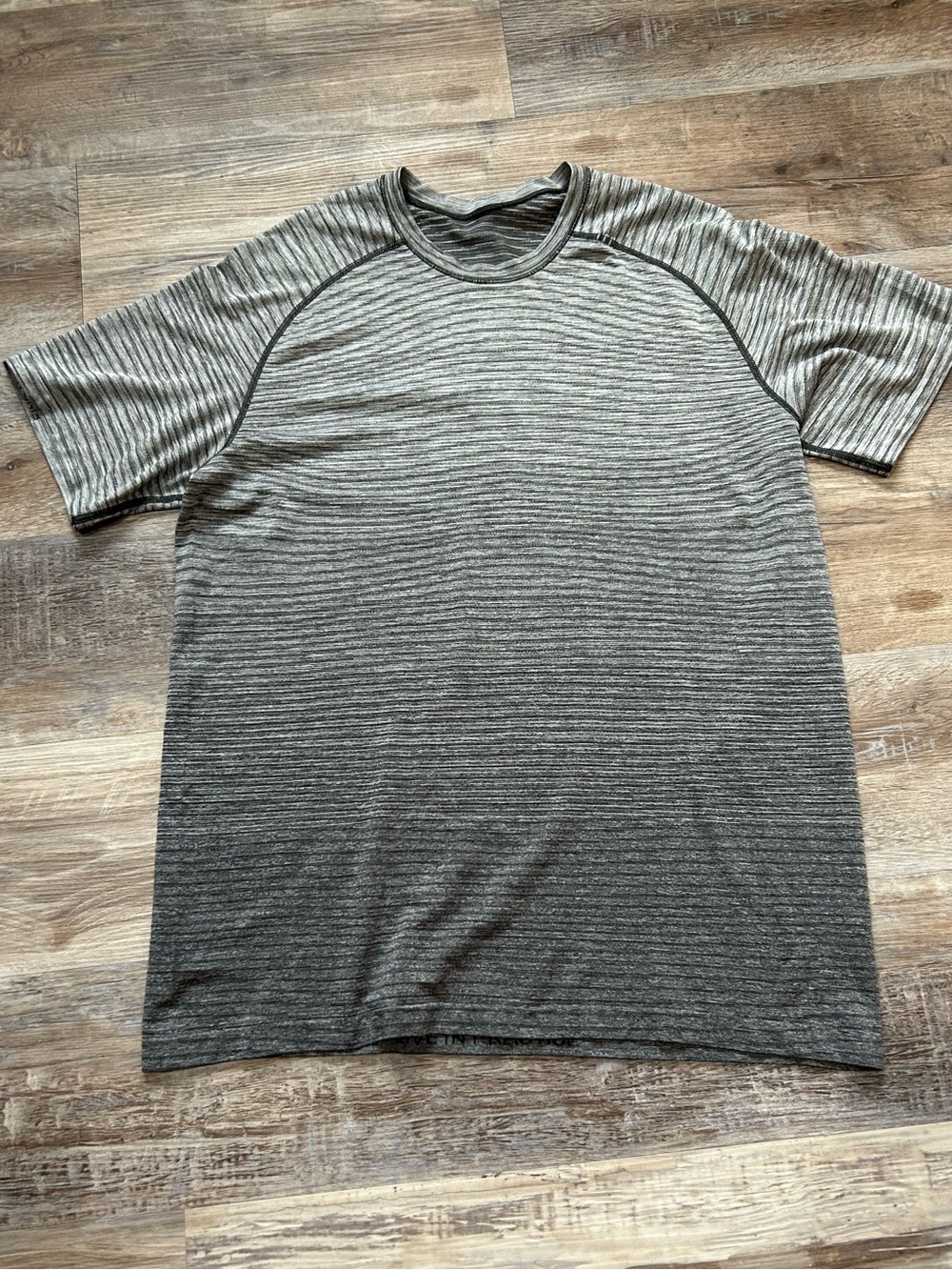 lululemon athletica Men's Metal Vent Ombre Stripe Crew Tee - Gray